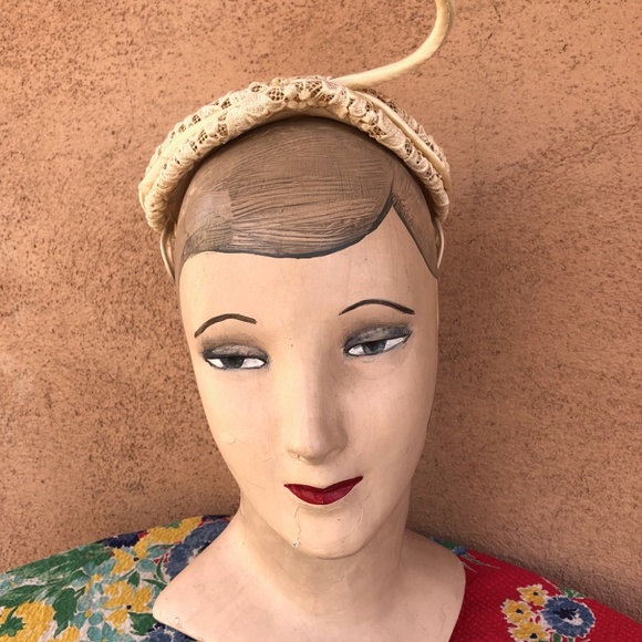 VTG 1950s Off White Lace Hat Calot Style with Antenna OS
